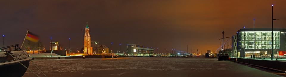 Binnenhafen Bremerhaven</br> Olympus E-520, 50 mm [@KB], ISO 100, 1:8, 1/20 Sek., Panorama aus 4 Einzelaufnahmen