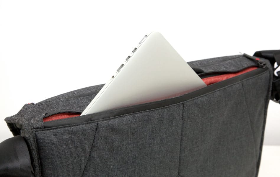 Maximal kann ein schlankes 15-Zoll-Notebook untergebracht werden.