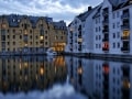 Ulrich Persch „Blaue Stunde in Alesund“